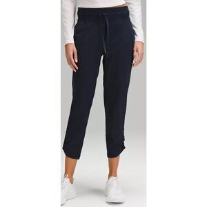 LULULEMON Dance Studio Mid-Rise Cropped Pant navy Sz 6, $100 A34